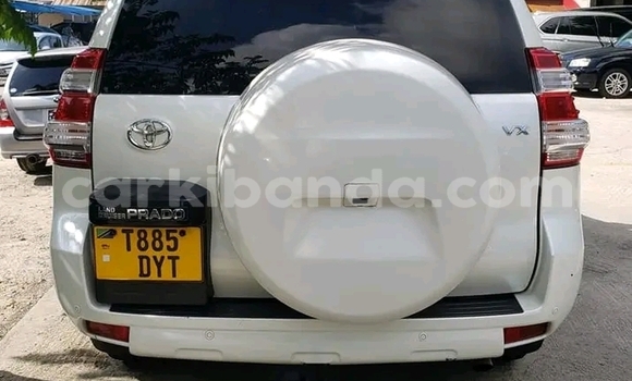 Gura Yakoze Toyota Land Cruiser White Imodoka i Kampala mu Uganda Gura Yakoze Toyota Land Cruiser White Imodoka i Kampala mu Uganda