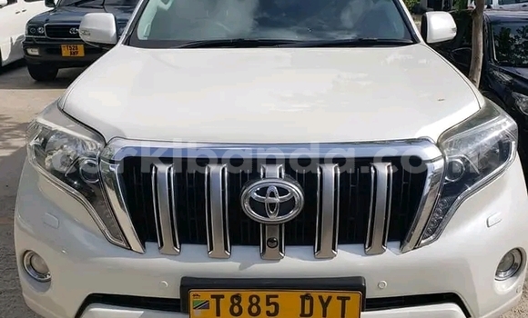 Gura Yakoze Toyota Land Cruiser White Imodoka i Kampala mu Uganda Gura Yakoze Toyota Land Cruiser White Imodoka i Kampala mu Uganda