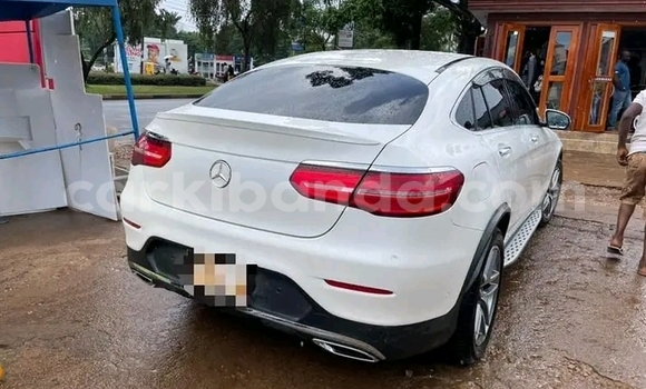 Gura Yakoze Mercedes-Benz GLC 250D White Imodoka i Kagadi mu Western Gura Yakoze Mercedes-Benz GLC 250D White Imodoka i Kagadi mu Western
