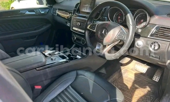 Gura Yakoze Mercedes-Benz GLC 250D White Imodoka i Kagadi mu Western Gura Yakoze Mercedes-Benz GLC 250D White Imodoka i Kagadi mu Western