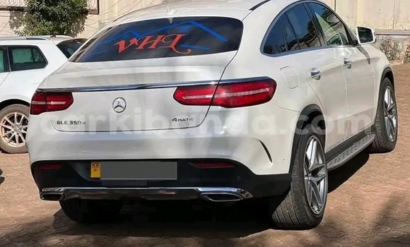 Gura Yakoze Mercedes-Benz GLC 250D White Imodoka i Kagadi mu Western Gura Yakoze Mercedes-Benz GLC 250D White Imodoka i Kagadi mu Western