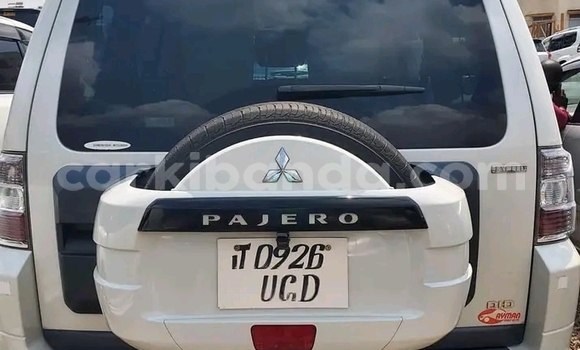 Gura Yakoze Mitsubishi Pajero White Imodoka i Bundibugyo mu Western Gura Yakoze Mitsubishi Pajero White Imodoka i Bundibugyo mu Western
