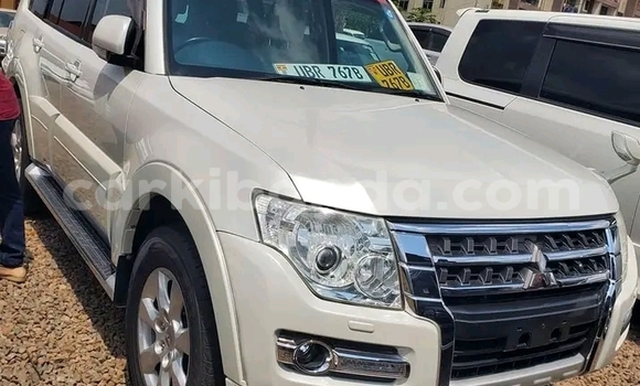 Gura Yakoze Mitsubishi Pajero White Imodoka i Bundibugyo mu Western Gura Yakoze Mitsubishi Pajero White Imodoka i Bundibugyo mu Western