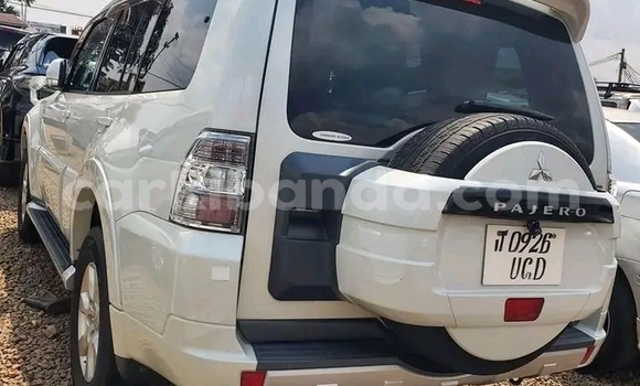 Gura Yakoze Mitsubishi Pajero White Imodoka i Bundibugyo mu Western Gura Yakoze Mitsubishi Pajero White Imodoka i Bundibugyo mu Western