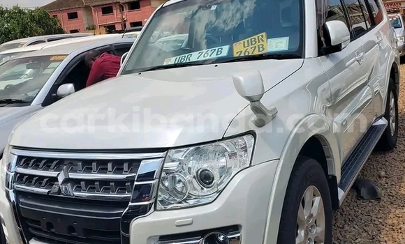 Gura Yakoze Mitsubishi Pajero White Imodoka i Bundibugyo mu Western Gura Yakoze Mitsubishi Pajero White Imodoka i Bundibugyo mu Western