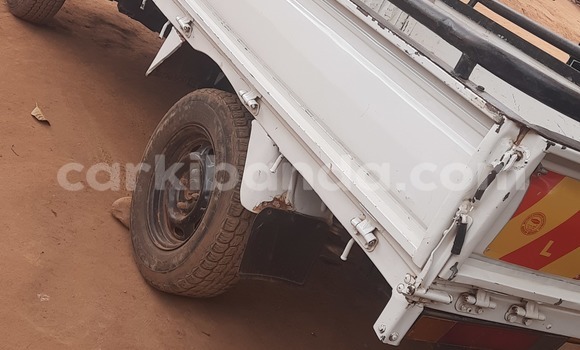 Gura Yakoze Toyota Town Ace White Imodoka i Kampala mu Uganda