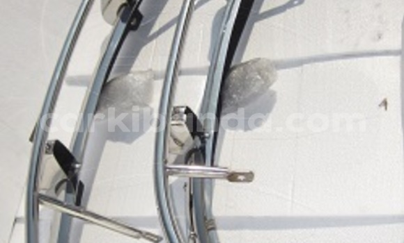 Nunua Volvo PV 544 US bumper ndani ya Apac nchini Kaskazini Nunua Volvo PV 544 US bumper ndani ya Apac nchini Kaskazini