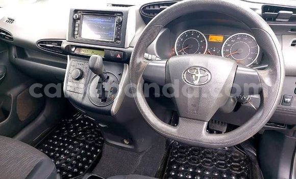 Gura Yakoze Toyota Wish Other Imodoka i Kampala mu Uganda Gura Yakoze Toyota Wish Other Imodoka i Kampala mu Uganda