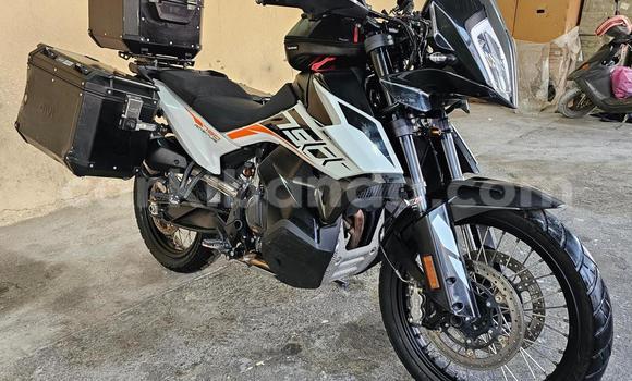 Nunua Ilio tumika KTM ADVENTURE Nyeupe Bike ndani ya Kampala nchini Uganda