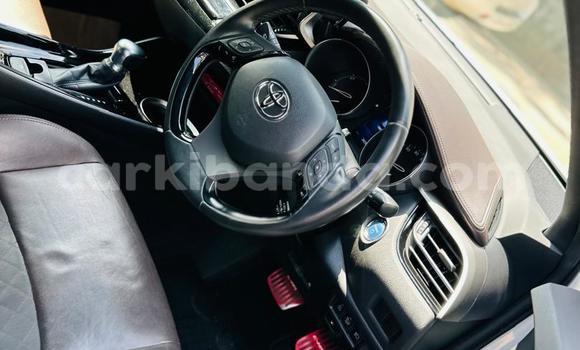 Nunua Ilio tumika Toyota C-HR Nyingine Gari ndani ya Kampala nchini Uganda Nunua Ilio tumika Toyota C-HR Nyingine Gari ndani ya Kampala nchini Uganda