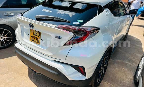 Nunua Ilio tumika Toyota C-HR Nyingine Gari ndani ya Kampala nchini Uganda Nunua Ilio tumika Toyota C-HR Nyingine Gari ndani ya Kampala nchini Uganda
