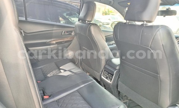 Nunua Ilio tumika Toyota Harrier Nyeupe Gari ndani ya Bombo nchini Kati Nunua Ilio tumika Toyota Harrier Nyeupe Gari ndani ya Bombo nchini Kati