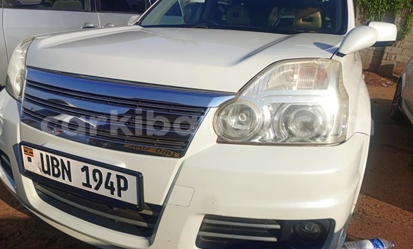 Buy Used Nissan X–Trail White Car in Bombo in Central