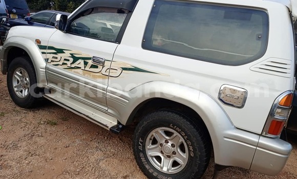 Nunua Ilio tumika Toyota Prado Nyeupe Gari ndani ya Arua nchini Uganda Nunua Ilio tumika Toyota Prado Nyeupe Gari ndani ya Arua nchini Uganda