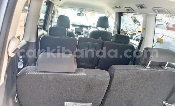 Nunua Ilio tumika Toyota Noah Nyingine Gari ndani ya Bombo nchini Kati Nunua Ilio tumika Toyota Noah Nyingine Gari ndani ya Bombo nchini Kati