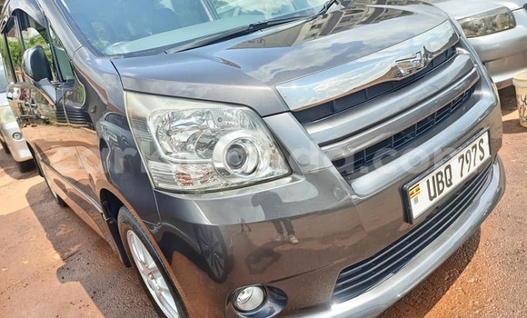 Nunua Ilio tumika Toyota Noah Nyingine Gari ndani ya Bombo nchini Kati Nunua Ilio tumika Toyota Noah Nyingine Gari ndani ya Bombo nchini Kati