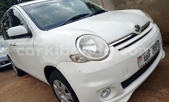Buy Used Toyota Sienta White Car in Bugembe in Eastern