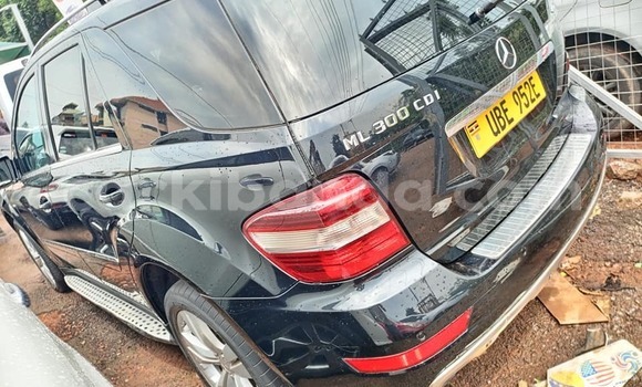 Nunua Ilio tumika Mercedes鈥払enz 190 Nyeusi Gari ndani ya Bugiri nchini Mashariki Nunua Ilio tumika Mercedes鈥払enz 190 Nyeusi Gari ndani ya Bugiri nchini Mashariki