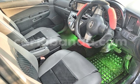 Nunua Ilio tumika Toyota Corolla Nyeusi Gari ndani ya Bombo nchini Kati Nunua Ilio tumika Toyota Corolla Nyeusi Gari ndani ya Bombo nchini Kati