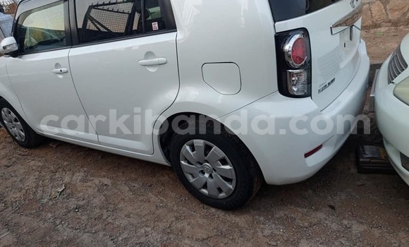 Nunua Ilio tumika Toyota Corolla Rumion Nyeupe Gari ndani ya Arua nchini Uganda Nunua Ilio tumika Toyota Corolla Rumion Nyeupe Gari ndani ya Arua nchini Uganda