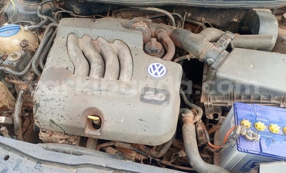Nunua Ilio tumika Volkswagen Golf Nyeusi Gari ndani ya Bombo nchini Kati Nunua Ilio tumika Volkswagen Golf Nyeusi Gari ndani ya Bombo nchini Kati
