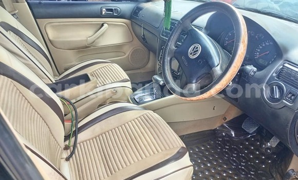 Nunua Ilio tumika Volkswagen Golf Nyeusi Gari ndani ya Bombo nchini Kati Nunua Ilio tumika Volkswagen Golf Nyeusi Gari ndani ya Bombo nchini Kati