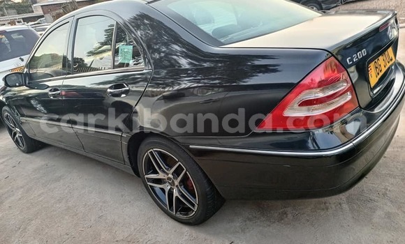 Nunua Ilio tumika Mercedes鈥払enz C鈥揅lass Nyeusi Gari ndani ya Bombo nchini Kati Nunua Ilio tumika Mercedes鈥払enz C鈥揅lass Nyeusi Gari ndani ya Bombo nchini Kati