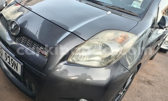 Nunua Ilio tumika Toyota Vitz Nyeusi Gari ndani ya Apac nchini Kaskazini Nunua Ilio tumika Toyota Vitz Nyeusi Gari ndani ya Apac nchini Kaskazini