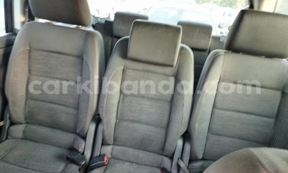 Nunua Ilio tumika Volkswagen Touran Nyeusi Gari ndani ya Kampala nchini Uganda Nunua Ilio tumika Volkswagen Touran Nyeusi Gari ndani ya Kampala nchini Uganda