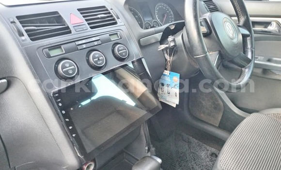 Nunua Ilio tumika Volkswagen Touran Nyeusi Gari ndani ya Kampala nchini Uganda Nunua Ilio tumika Volkswagen Touran Nyeusi Gari ndani ya Kampala nchini Uganda