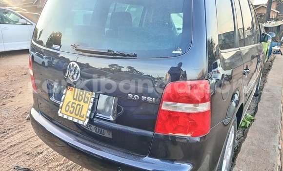Nunua Ilio tumika Volkswagen Touran Nyeusi Gari ndani ya Kampala nchini Uganda Nunua Ilio tumika Volkswagen Touran Nyeusi Gari ndani ya Kampala nchini Uganda