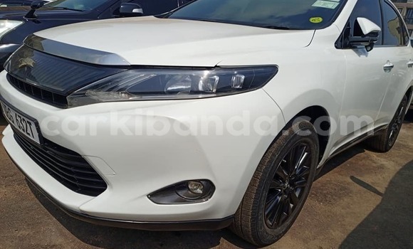 Buy Used Toyota Harrier White Car in Bugembe in Eastern