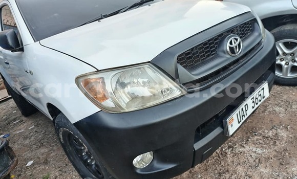 Buy Used Toyota Hilux White Car in Apac in Northern