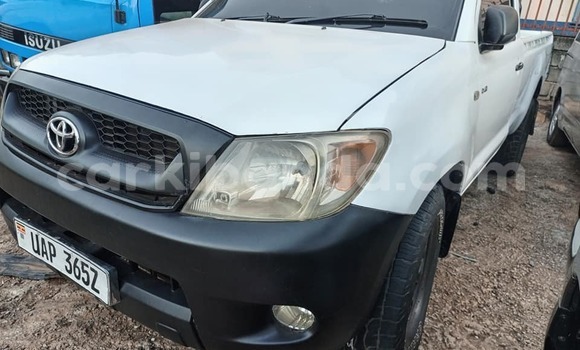 Nunua Ilio tumika Toyota Hilux Nyeupe Gari ndani ya Apac nchini Kaskazini Nunua Ilio tumika Toyota Hilux Nyeupe Gari ndani ya Apac nchini Kaskazini