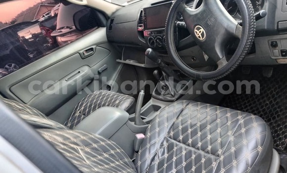 Nunua Ilio tumika Toyota Hilux Nyeupe Gari ndani ya Apac nchini Kaskazini Nunua Ilio tumika Toyota Hilux Nyeupe Gari ndani ya Apac nchini Kaskazini