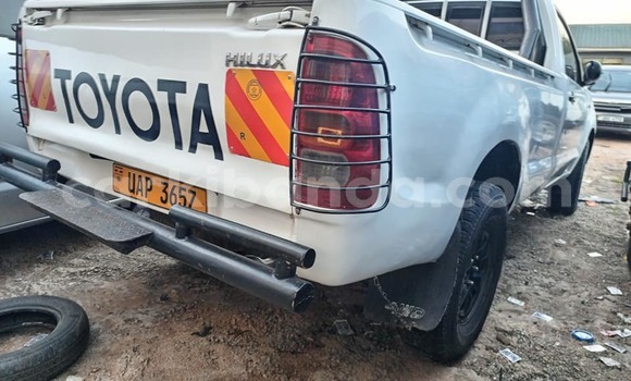 Nunua Ilio tumika Toyota Hilux Nyeupe Gari ndani ya Apac nchini Kaskazini Nunua Ilio tumika Toyota Hilux Nyeupe Gari ndani ya Apac nchini Kaskazini