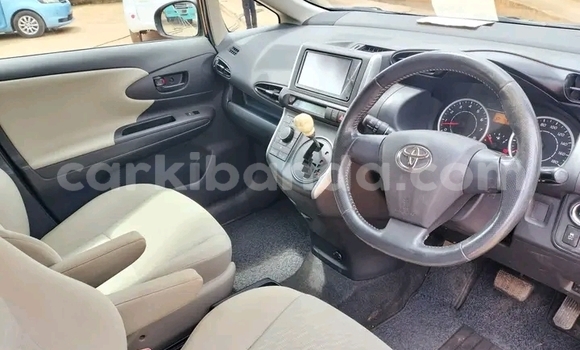 Gura Yakoze Toyota Wish Other Imodoka i Bweyogerere mu Central