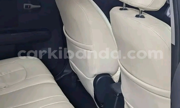 Nunua Ilio tumika Toyota Runx Nyingine Gari ndani ya Bugembe nchini Mashariki