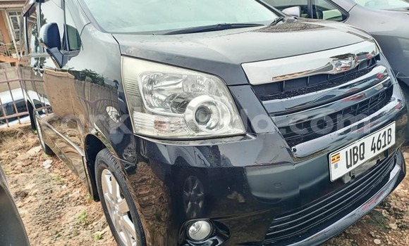 Gura Yakoze Toyota Noah Other Imodoka i Kampala mu Uganda Gura Yakoze Toyota Noah Other Imodoka i Kampala mu Uganda