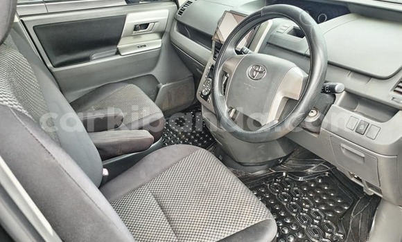 Gura Yakoze Toyota Noah Other Imodoka i Kampala mu Uganda Gura Yakoze Toyota Noah Other Imodoka i Kampala mu Uganda