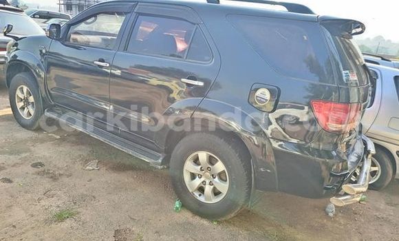 Nunua Ilio tumika Toyota Fortuner Nyingine Gari ndani ya Kampala nchini Uganda