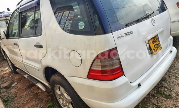 Gura Yakoze Mercedes-Benz C180 coupe Other Imodoka i Kampala mu Uganda Gura Yakoze Mercedes-Benz C180 coupe Other Imodoka i Kampala mu Uganda