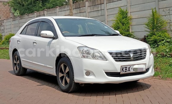 Gura Yakoze Toyota Premio White Imodoka i Apac mu Northern