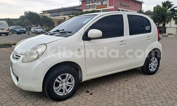 Buy Used Toyota Passo White Car in Bombo in Central