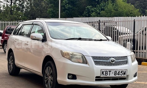 Acheter Occasion Voiture Toyota Fielder Blanc à Amudat, Nord