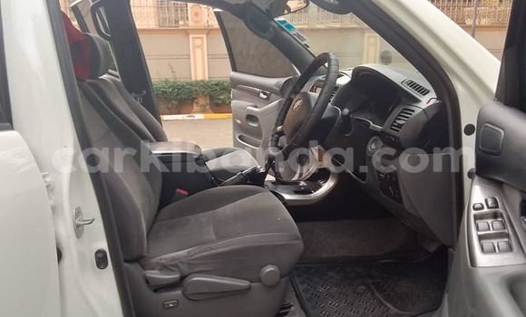 Acheter Occasion Voiture Toyota Prado Blanc à Bugiri, Est Acheter Occasion Voiture Toyota Prado Blanc à Bugiri, Est