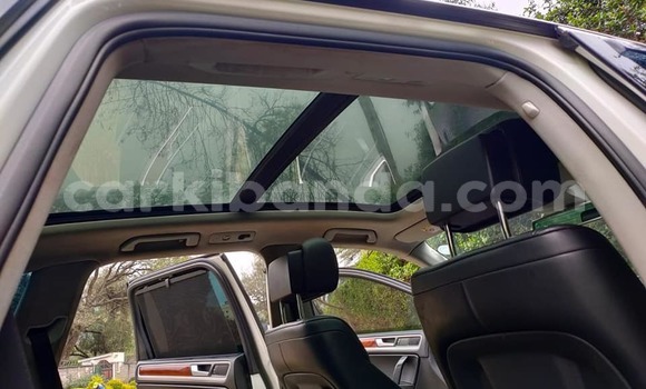 Acheter Occasion Voiture Volkswagen Touareg Blanc à Bombo, Central Acheter Occasion Voiture Volkswagen Touareg Blanc à Bombo, Central