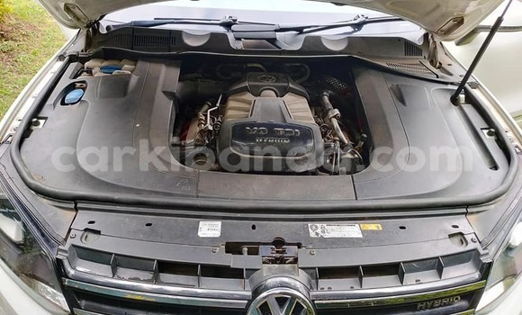 Acheter Occasion Voiture Volkswagen Touareg Blanc à Bombo, Central Acheter Occasion Voiture Volkswagen Touareg Blanc à Bombo, Central