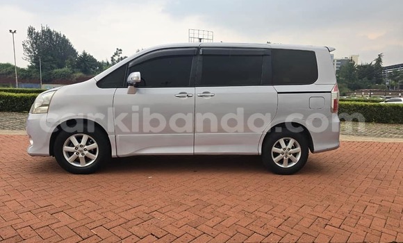 Acheter Occasion Voiture Toyota Noah Autre à Bugiri, Est Acheter Occasion Voiture Toyota Noah Autre à Bugiri, Est