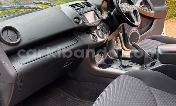 Acheter Occasion Voiture Toyota RAV4 Blanc à Bugembe, Est Acheter Occasion Voiture Toyota RAV4 Blanc à Bugembe, Est